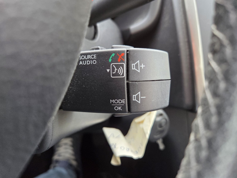 Photo 13 de l'offre de Dacia Sandero (2) Stepway Prestige TCe 90 à 8990€ chez Carlyss automobiles Vitré