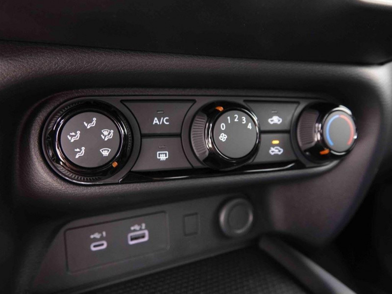 Photo 13 de l'offre de NISSAN JUKE 1.0 DIG-T 114 DCT Acenta Plus à 22999€ chez Carlyss automobiles Vitré