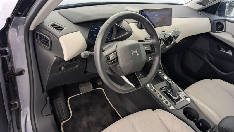 Photo 15 de l'offre de DS DS3 PureTech 130 EAT8 Esprit de Voyage à 20766€ chez Carlyss automobiles Vitré