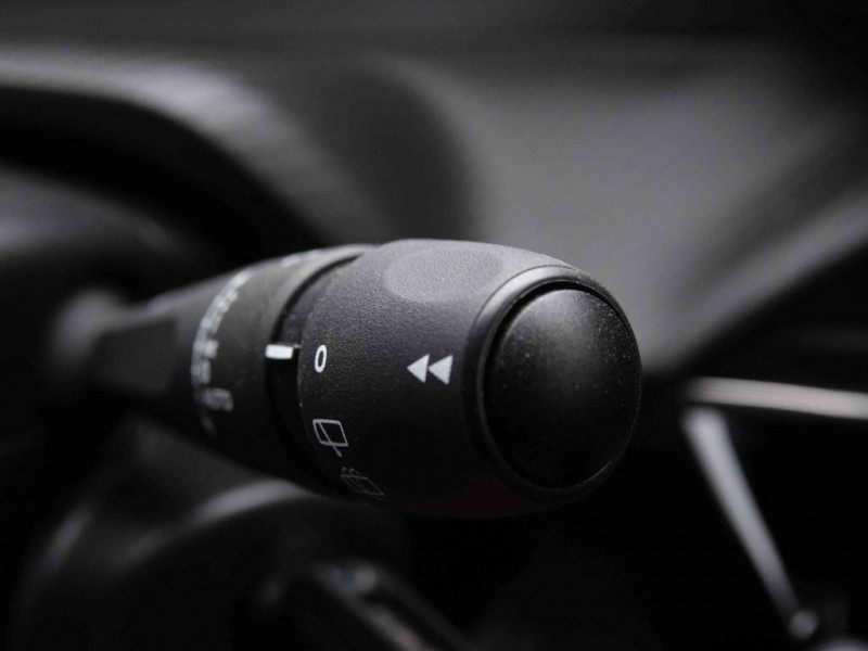 Photo 8 de l'offre de PEUGEOT 208 208 1.2 PURETECH 100CH ALLURE à 19298€ chez Carlyss automobiles Vitré