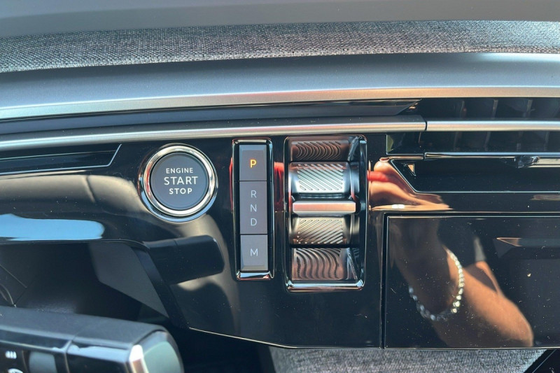 Photo 16 de l'offre de PEUGEOT 3008 Hybrid 145 e-DCS6 Allure à 28998€ chez Carlyss automobiles Vitré