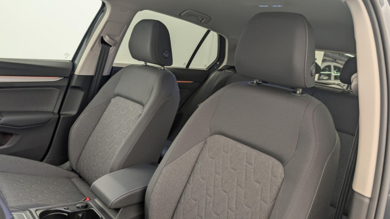 Photo 16 de l'offre de VOLKSWAGEN GOLF 8 1.5 ETSI EVO2 150 DSG7 LIFE PLUS à 30598€ chez Carlyss automobiles Vitré