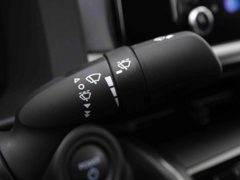 Photo 11 de l'offre de TOYOTA C-HR 1.8 Hybrid 140 CVT Dynamic à 30905€ chez Carlyss automobiles Vitré