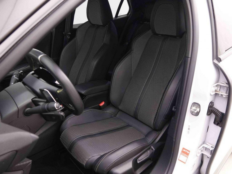 Photo 6 de l'offre de PEUGEOT 2008 1.2 T 130 EAT8 GT Line à 24702€ chez Carlyss automobiles Vitré