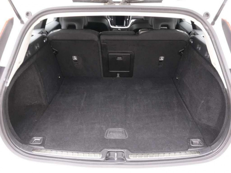 Photo 5 de l'offre de VOLVO V60 2.0D B4 MILD HYBRID 211 BVA MOMENTUM CORE à 34565€ chez Carlyss automobiles Vitré