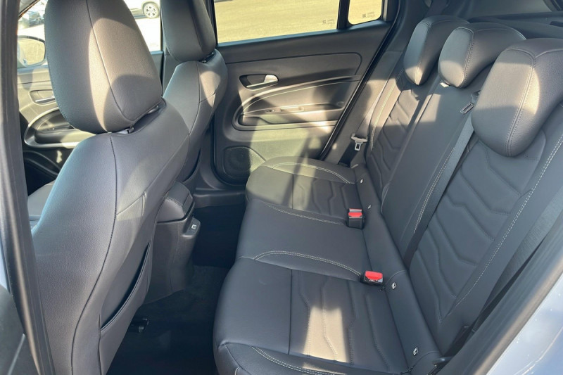 Photo 10 de l'offre de Jeep Avenger 1.2 Turbo T3 110 ch e-Hybrid BVR6 Summit à 28498€ chez Carlyss automobiles Vitré