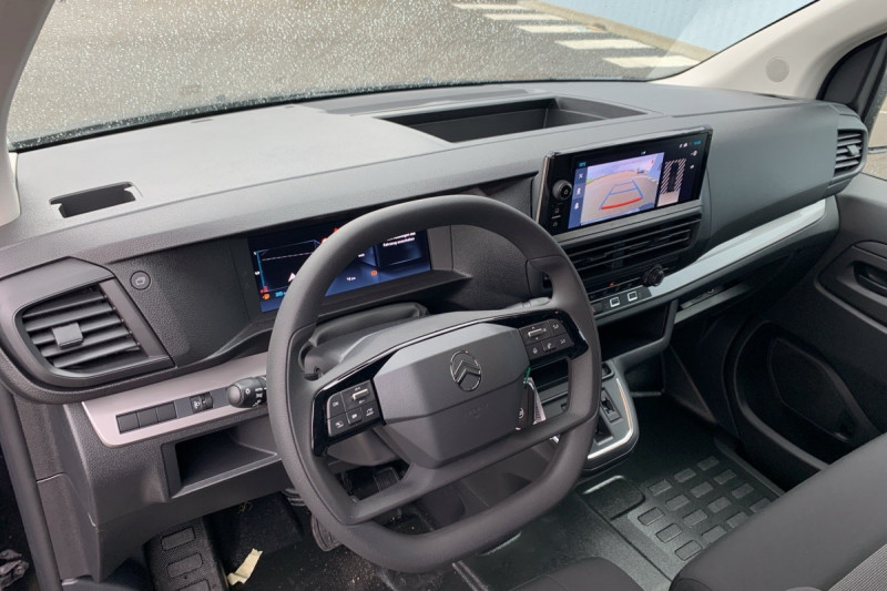 Photo 12 de l'offre de CITROEN Jumpy Fourgon M BLUEHDI 180 S&S EAT8 à 31257€ chez Carlyss automobiles Vitré