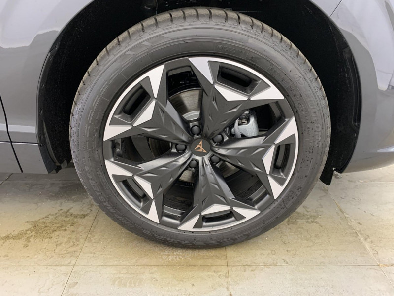 Photo 14 de l'offre de Cupra Terramar 1.5 eTSI Hybrid 150 ch DSG7 V à 35998€ chez Carlyss automobiles Vitré