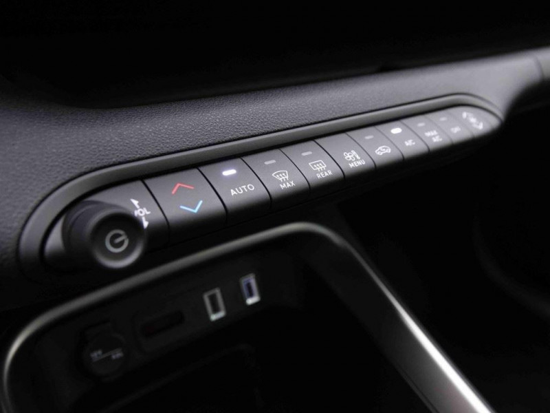 Photo 14 de l'offre de Jeep Avenger 1.2T e-Hybrid DCT Summit à 31469€ chez Carlyss automobiles Vitré