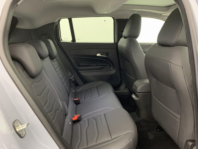 Photo 10 de l'offre de Jeep Avenger 1.2 Turbo T3 110 ch e-Hybrid BVR6 Summit à 27998€ chez Carlyss automobiles Vitré