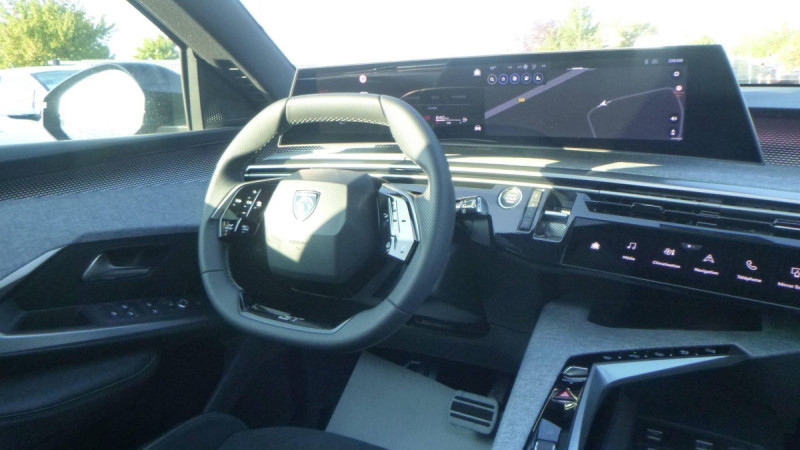 Photo 12 de l'offre de PEUGEOT 5008 Hybrid 145 e-DCS6 GT à 42398€ chez Carlyss automobiles Vitré