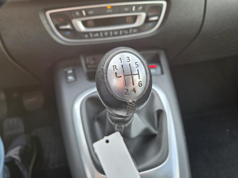 Photo 15 de l'offre de RENAULT Scénic (3) Bose® Edition Energy dCi 130 E6 à 9790€ chez Carlyss automobiles Vitré