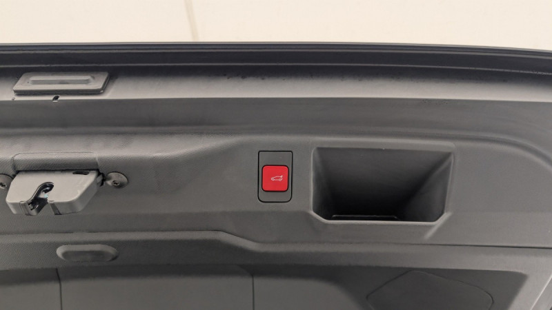 Photo 22 de l'offre de PEUGEOT 5008 Hybrid 145 e-DCS6 GT à 34998€ chez Carlyss automobiles Vitré