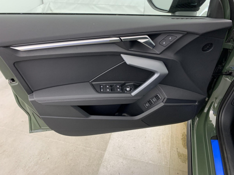 Photo 16 de l'offre de AUDI A3 SPORTBACK NOUVELLE 45 TFSI E HYBRIDE RECHARGEABLE 272 S TRONIC 6 S LINE à 45498€ chez Carlyss automobiles Vitré