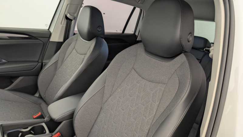 Photo 16 de l'offre de VOLKSWAGEN TIGUAN NOUVEAU 1.5 eTSI 150CV DSG7 LIFE PLUS à 37998€ chez Carlyss automobiles Vitré