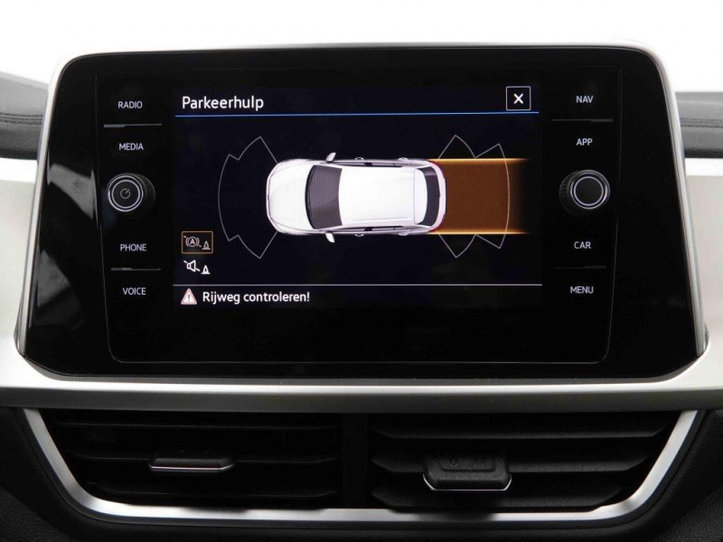 Photo 13 de l'offre de VOLKSWAGEN T-roc 1.0 TSi 115 Edition 2-Tone à 26198€ chez Carlyss automobiles Vitré