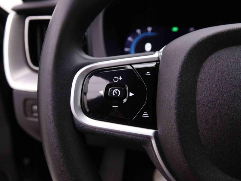 Photo 18 de l'offre de VOLVO XC60 2.0 B4 197 Geartronic R-Design +Leather à 36306€ chez Carlyss automobiles Vitré