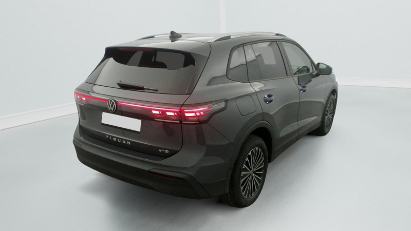 Photo 3 de l'offre de VOLKSWAGEN TIGUAN NOUVEAU 1.5 eTSI 150CV DSG7 LIFE PLUS à 39498€ chez Carlyss automobiles Vitré