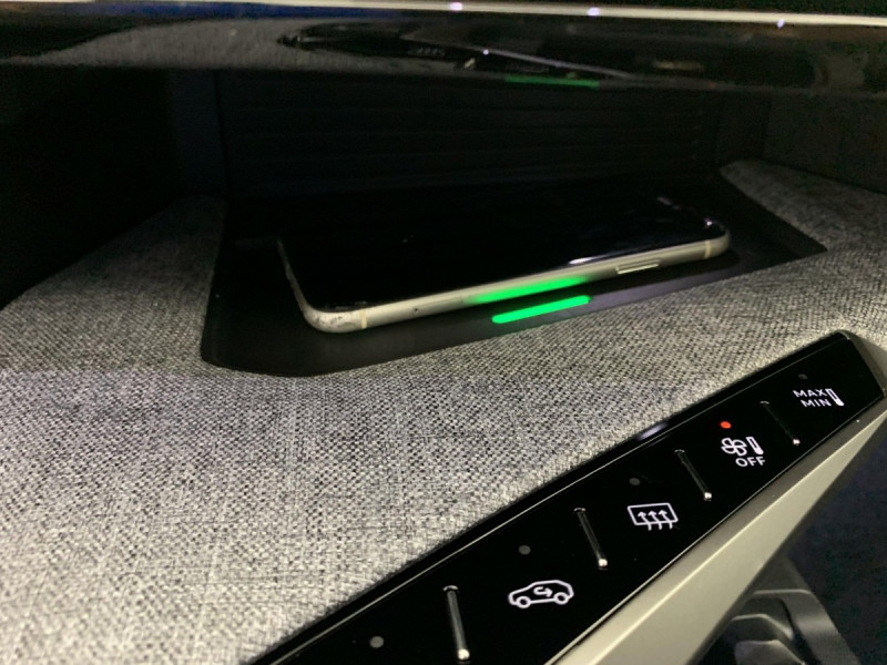 Photo 24 de l'offre de PEUGEOT 3008 Hybrid 145 e-DCS6 GT à 34998€ chez Carlyss automobiles Vitré