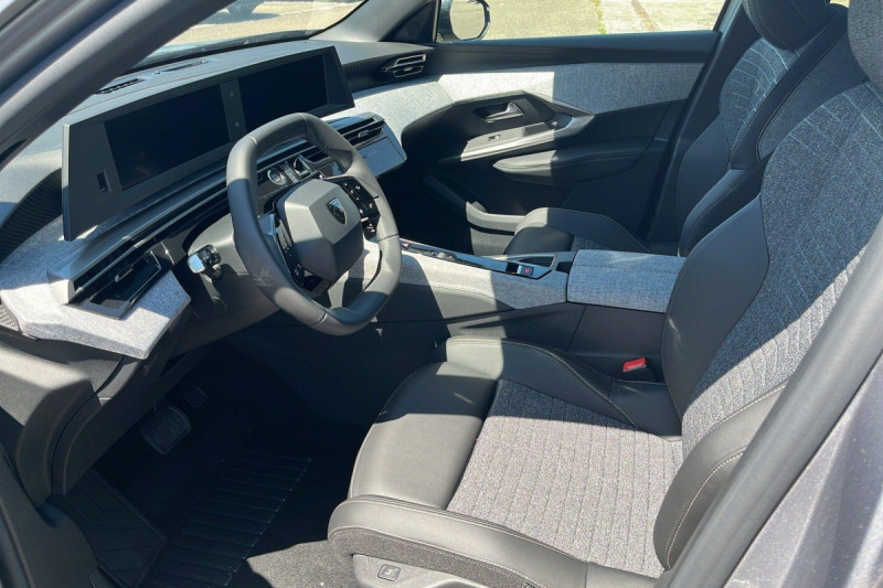 Photo 9 de l'offre de PEUGEOT 3008 Hybrid 145 e-DCS6 Allure à 28998€ chez Carlyss automobiles Vitré