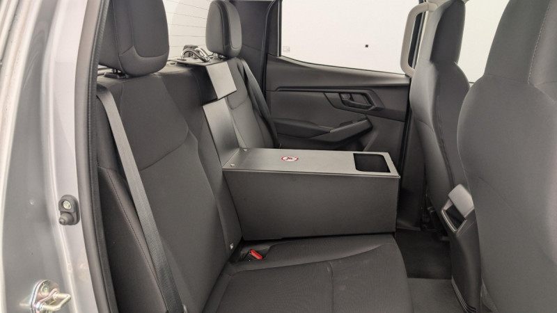 Photo 10 de l'offre de ISUZU D-MAX 1.9 4X4 CREW CAB N60 B AT 4 places à 43197€ chez Carlyss automobiles Vitré