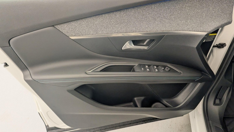 Photo 19 de l'offre de PEUGEOT 3008 Hybrid 225 e-EAT8 Allure Pack à 24793€ chez Carlyss automobiles Vitré