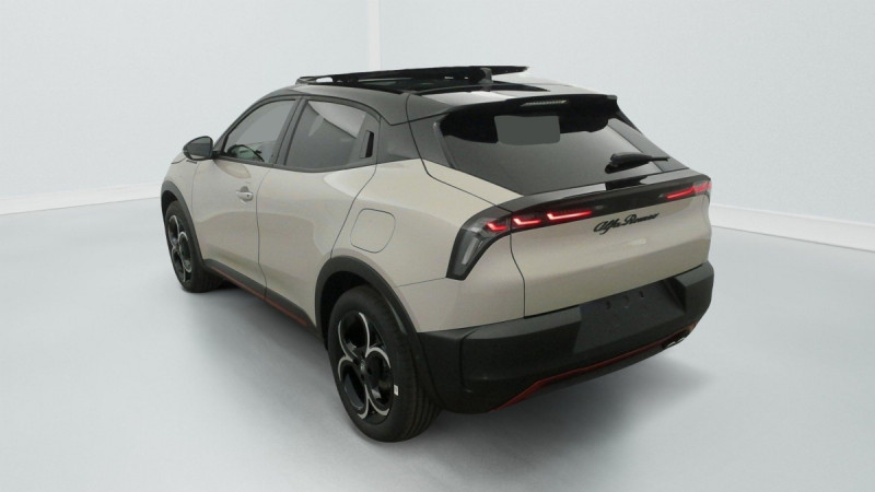 Photo 5 de l'offre de Alfa Romeo Junior 1.2 Ibrida 145 ch eDCT6 Speciale à 31998€ chez Carlyss automobiles Vitré