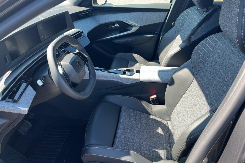 Photo 9 de l'offre de PEUGEOT 3008 Hybrid 145 e-DCS6 Allure à 28998€ chez Carlyss automobiles Vitré