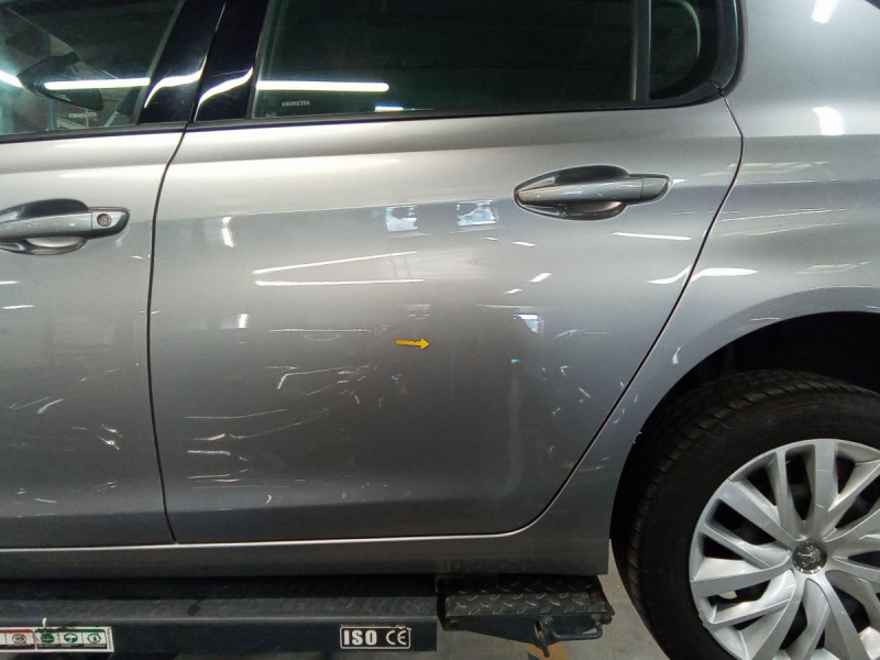 Photo 10 de l'offre de PEUGEOT 308 AFFAIRE BLUEHDI 100 S&S BVM6 PREMIUM PACK à 12598€ chez Carlyss automobiles Vitré