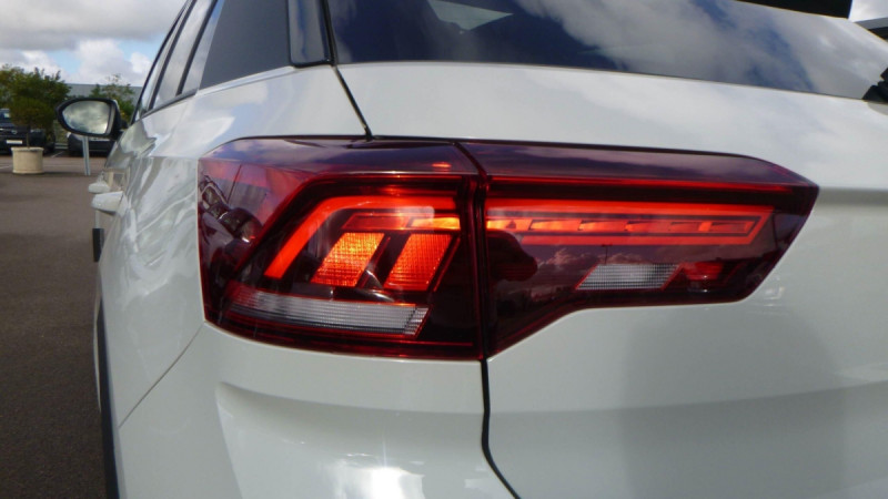 Photo 10 de l'offre de VOLKSWAGEN T-roc T-Roc 1.5 TSI EVO2 150 Start/Stop DSG7 R-Line Edition à 36398€ chez Carlyss automobiles Vitré