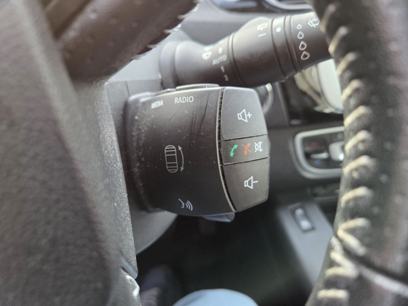 Photo 19 de l'offre de RENAULT Scénic (3) Bose® Edition Energy dCi 130 E6 à 9790€ chez Carlyss automobiles Vitré