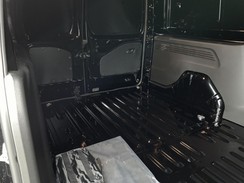 Photo 10 de l'offre de CITROEN BERLINGO VAN TAILLE XL 950KG BLUEHDI 130 S&S EAT8 à 24537€ chez Carlyss automobiles Vitré