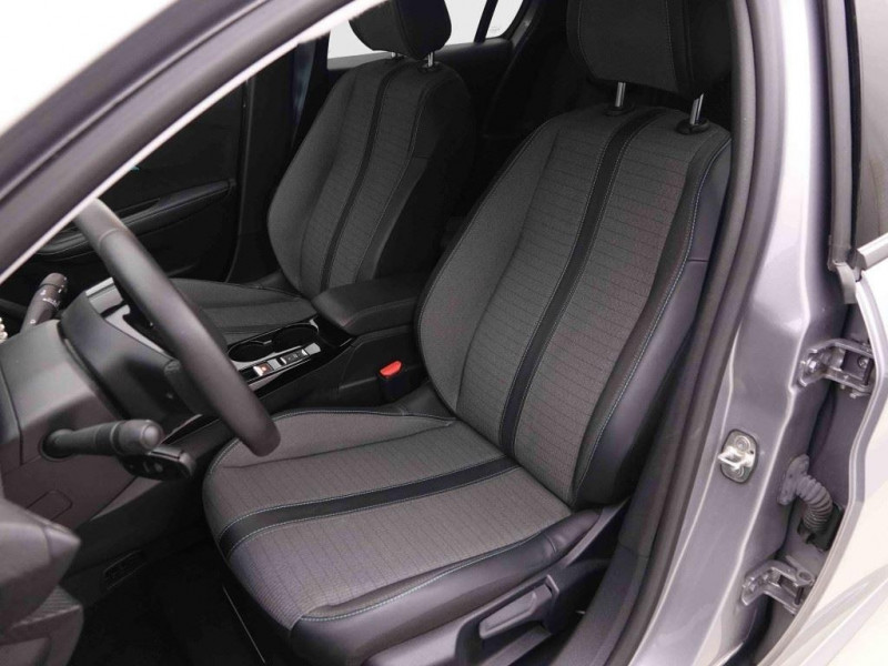 Photo 8 de l'offre de Peugeot E-208 50 kWh 136 Allure à 21701€ chez Carlyss automobiles Vitré