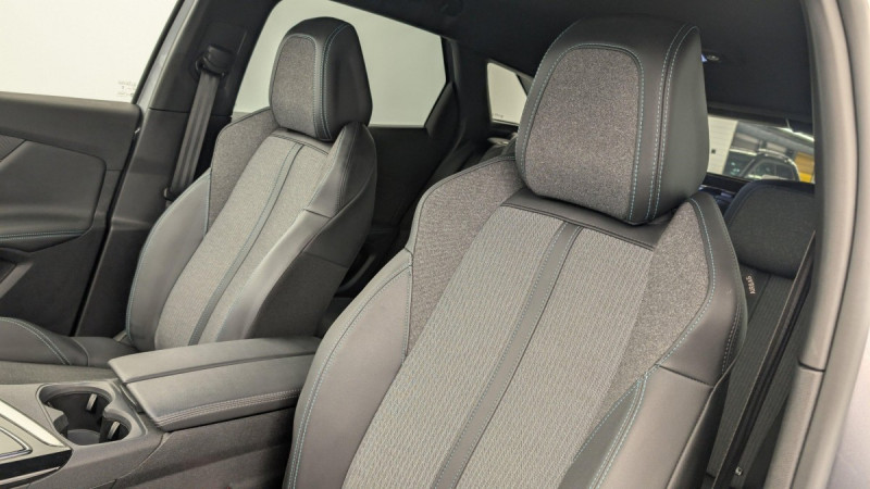 Photo 15 de l'offre de PEUGEOT 3008 Hybrid 136 e-DCS6 Allure Pack à 27853€ chez Carlyss automobiles Vitré