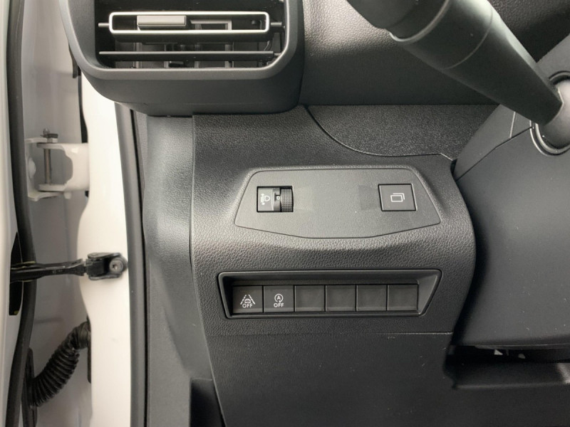 Photo 14 de l'offre de PEUGEOT Partner Fourgon XL 950 KG BLUEHDI 100 S&S BVM6 à 19197€ chez Carlyss automobiles Vitré