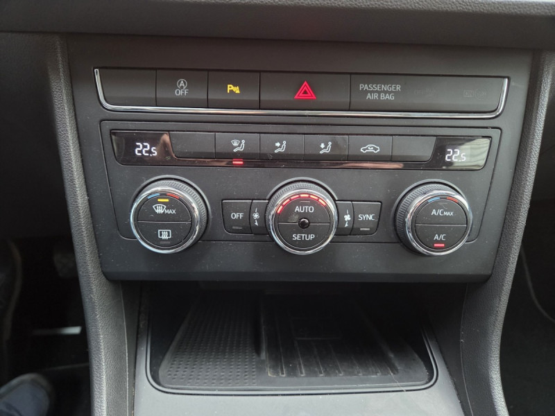 Photo 16 de l'offre de Seat Leon (3) 1.6 TDI 115 S&S Style Business à 11990€ chez Carlyss automobiles Vitré