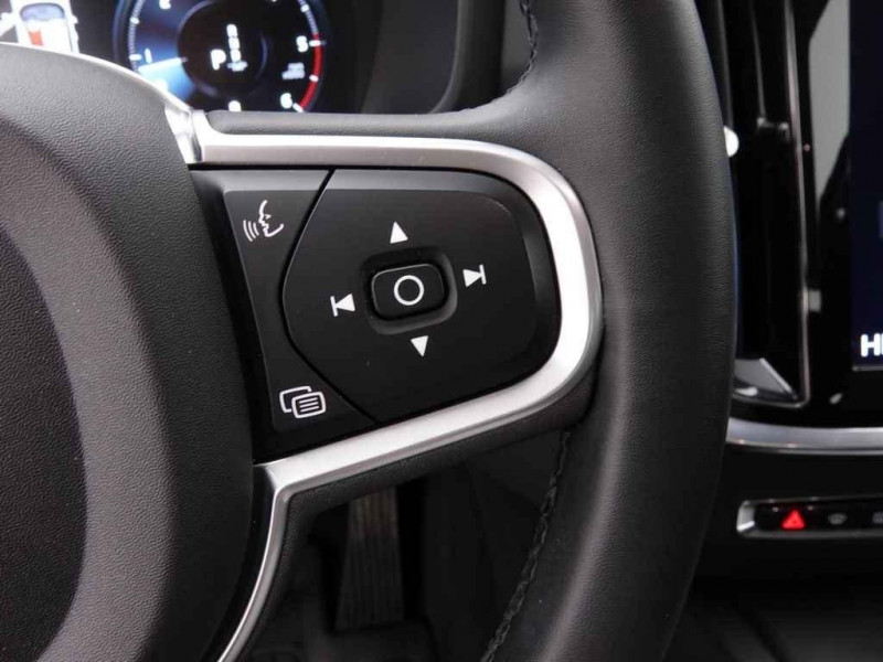 Photo 18 de l'offre de VOLVO V60 2.0D B4 MILD HYBRID 211 BVA MOMENTUM CORE à 34565€ chez Carlyss automobiles Vitré