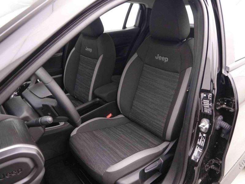 Photo 5 de l'offre de Jeep Avenger 1.2 MHEV 110 DCT6 Longitude à 26522€ chez Carlyss automobiles Vitré