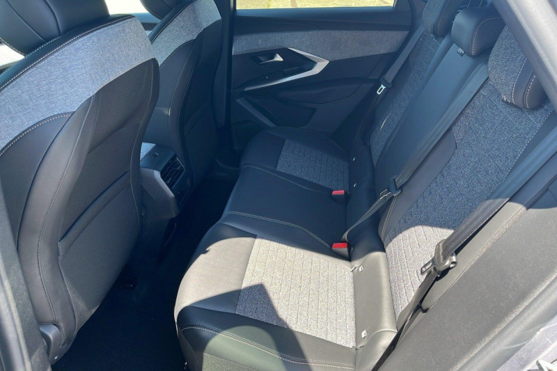 Photo 10 de l'offre de PEUGEOT 3008 Hybrid 145 e-DCS6 Allure à 28998€ chez Carlyss automobiles Vitré