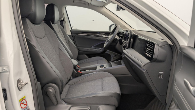 Photo 6 de l'offre de VOLKSWAGEN TIGUAN NOUVEAU 1.5 eTSI 150CV DSG7 LIFE PLUS à 37998€ chez Carlyss automobiles Vitré