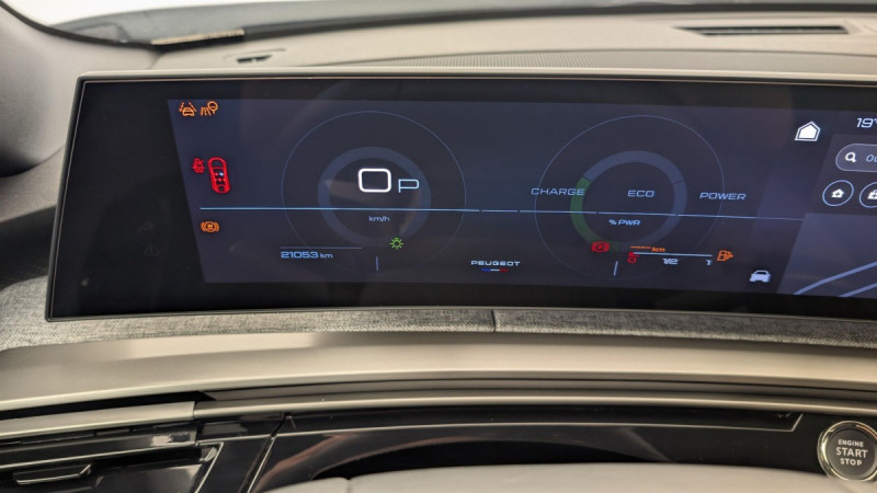 Photo 22 de l'offre de PEUGEOT 3008 NOUVEAU HYBRID 136 E-DCS6 ALLURE à 29443€ chez Carlyss automobiles Vitré