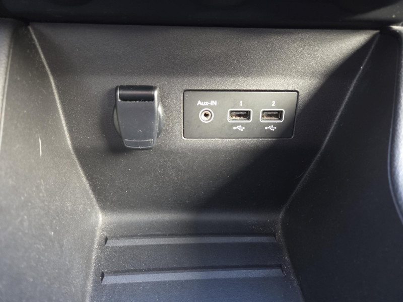 Photo 18 de l'offre de RENAULT Clio (5) Business E-TECH 140 -21 à 13490€ chez Carlyss automobiles Vitré