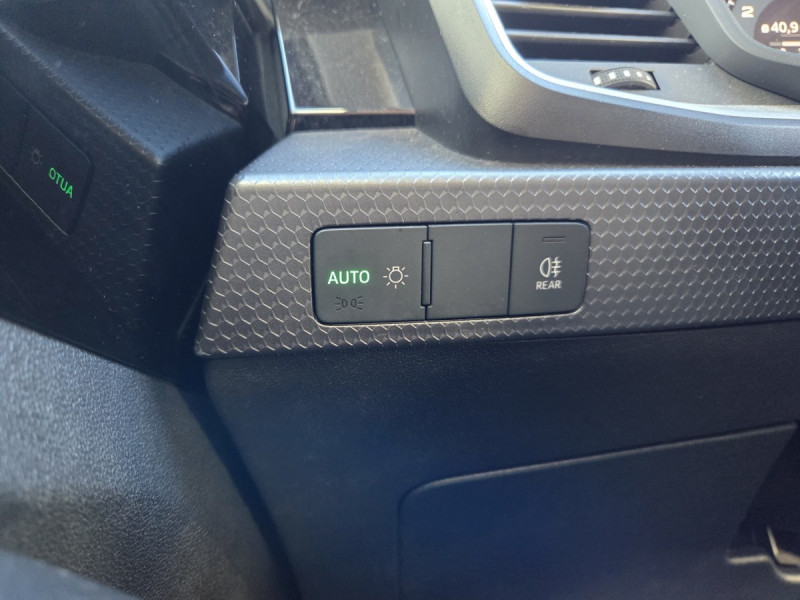 Photo 21 de l'offre de AUDI A1 Sportback (2) 1.0 TFSI 95 Design à 15990€ chez Carlyss automobiles Vitré