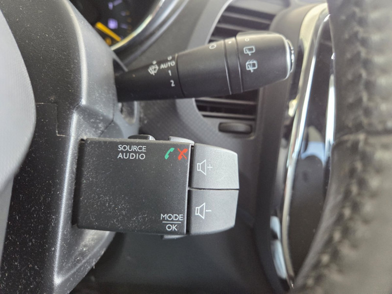 Photo 17 de l'offre de RENAULT Captur Intens Energy TCe 90 eco2 à 10490€ chez Carlyss automobiles Vitré