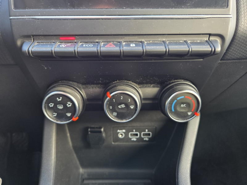 Photo 13 de l'offre de RENAULT Clio (5) Business Blue dCi 85 à 11490€ chez Carlyss automobiles Vitré