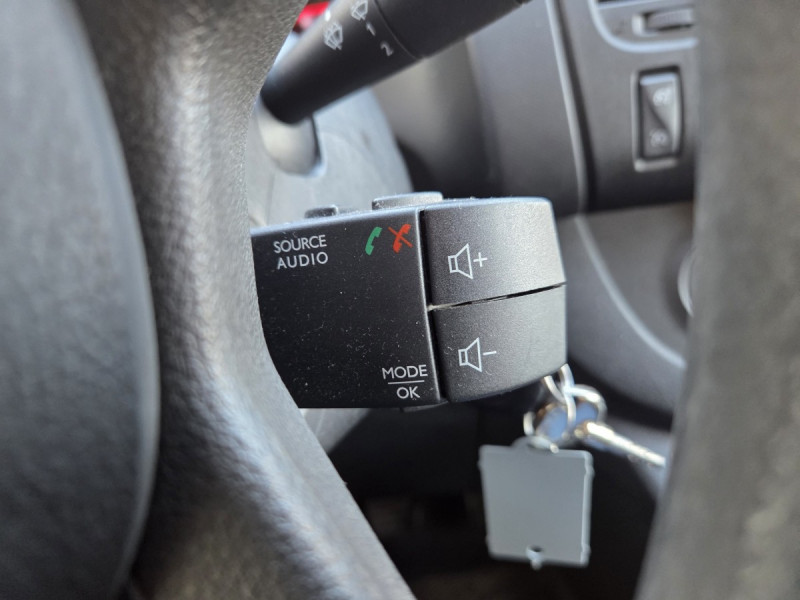 Photo 12 de l'offre de Renault Trafic (3) 12325 euros HT NV FG GCF L1H1 1000 dCi 120 à 14790€ chez Carlyss automobiles Vitré