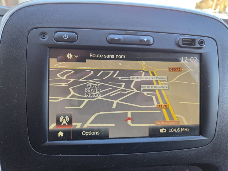 Photo 8 de l'offre de Renault Trafic (3) 12325 euros HT NV FG GCF L1H1 1000 dCi 120 à 14790€ chez Carlyss automobiles Vitré