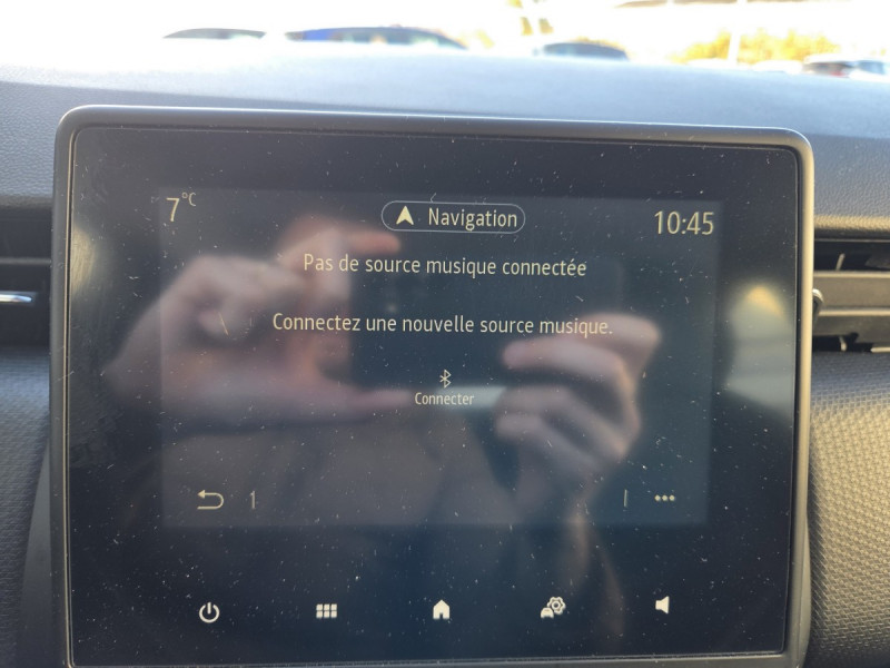 Photo 15 de l'offre de RENAULT Clio (5) Business E-TECH 140 -21 à 13490€ chez Carlyss automobiles Vitré