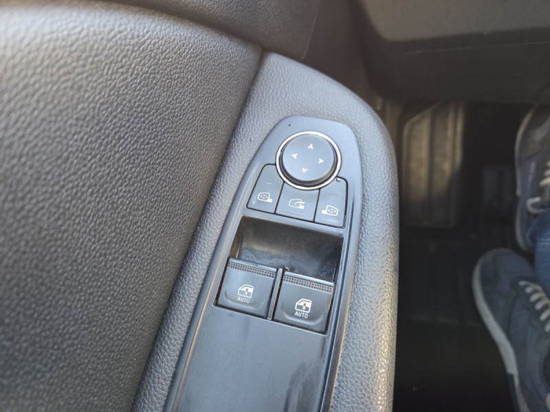 Photo 18 de l'offre de RENAULT Clio (5) Business Blue dCi 85 à 11490€ chez Carlyss automobiles Vitré