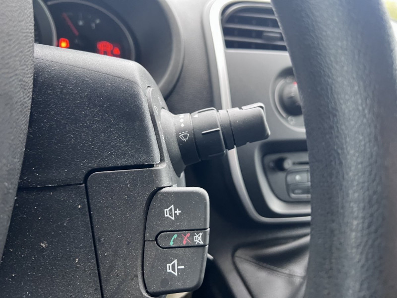 Photo 16 de l'offre de Renault Kangoo Express (2) 10825 euros HT Extra R-Link dCi 90 EDC à 12990€ chez Carlyss automobiles Vitré